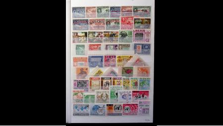 1940-1997, Collection de neufs ** de LIBERIA en classeur