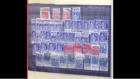 1935-55 PUBLICITÉ : Environ 400 timbres avec bandelettes