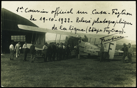 Carte postale avec légende manuscrite "1er courrier officiel sur Casa-Fez - Oran le 19.10.1922. Relevé de la ligne (Etapes Fez - Oran). Rare et TB