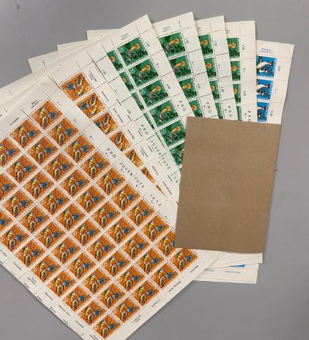 1960-1990 Collection de feuilles par quantités diverses