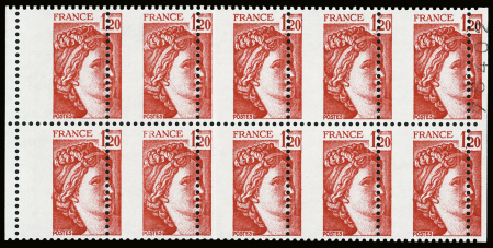 N°1974 1f20 rouge, variété piquage à cheval en bloc
