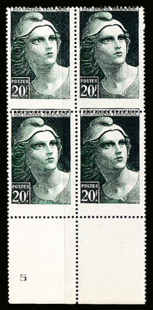 N°730 Bloc de 4 piquage à cheval neuf ** TB