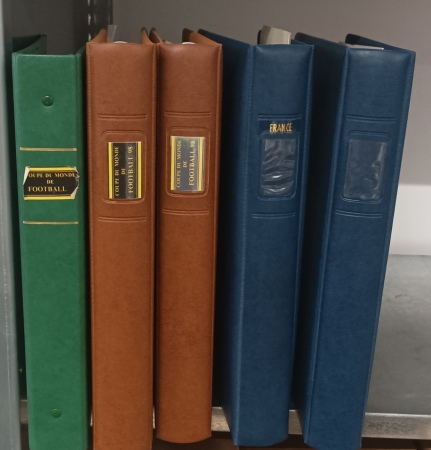 1929-1998, Deux collections thématiques, une sur les