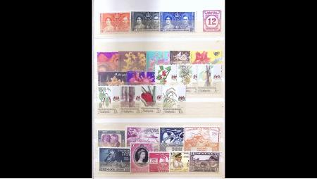 1937-2002, Colletion en classeur, plus timbres du TIMOR,