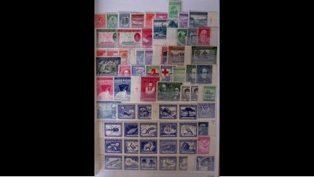 1915-2016, Collection de neufs ** du CHILI en classeur,