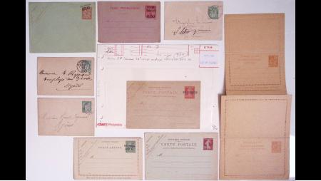 Collection de plusieurs centaines d'entiers postaux neufs et obl dans un album bistre : Sage (dont visite du tsar et de la tsarine), Blanc, Mouchon, Semeuse Lignée, semeuse camée, Pasteur, Paix, Mercure, Iris, Pétain, Ma