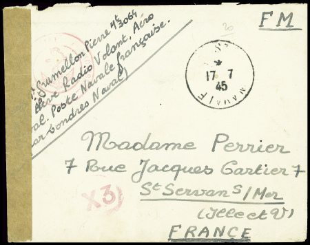 Lettre en franchise avec CAD "poste navale" (17.7.45 - Londres) + bande de censure papier kraft neutre et cachet rouge avec ancre "Forces navales françaises". TB