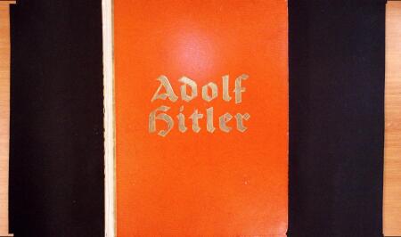 LITERATUR : Drei Büchern: "Deutschland Erwacht" (1933),