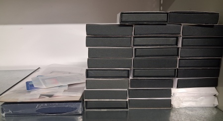 2022, Lot exceptionnel et RARE de timbres en or 24