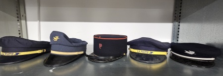 1950 POSTES – PTT – UNIFORME ET COIFFURES DE PERSONNELRéunion