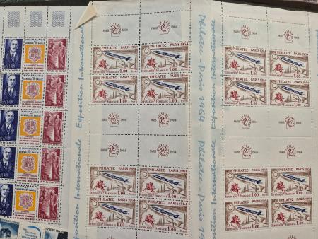 1900-2000, Stock de France en 11 classeurs et trois