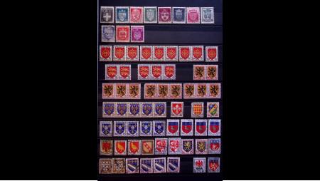 1974-2007, Ensemble de timbres neufs en onze classeurs,