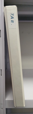 Classeur Blanc contenant une collection de lettres