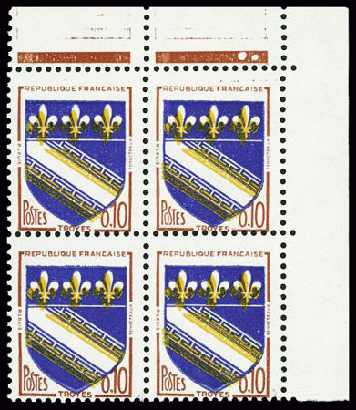 N°1353, variété couleurs très déplacées, en bloc d