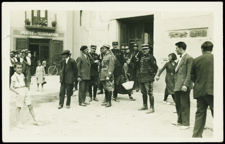 CP photo neuve représentant les gendarmes français