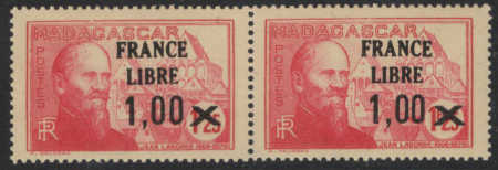 N°260b, variété surcharge espacée tenant à normal,