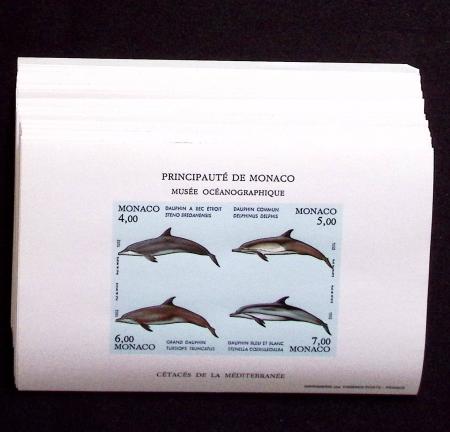 BLOC-FEUILLET N°56a : Cétacés, 64 ex. NON DENTELE