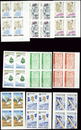 Lot de 24 blocs de 4 ou feuillets de 4 différents,