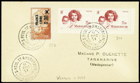 Madagascar n°257 + 311 en paire obl CAD "S. Paul et Amsterdam Madagascar depend. Australes" (31 dec 1951 - Vercors) sur lettre (courrier Guenette). TB