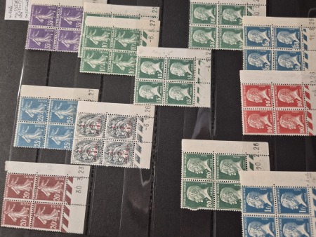 1900-1959, collection en un album de coins datés dont