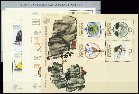 BLOCS FEUILLETS: N°1-17 dont 14A, tous les blocs de