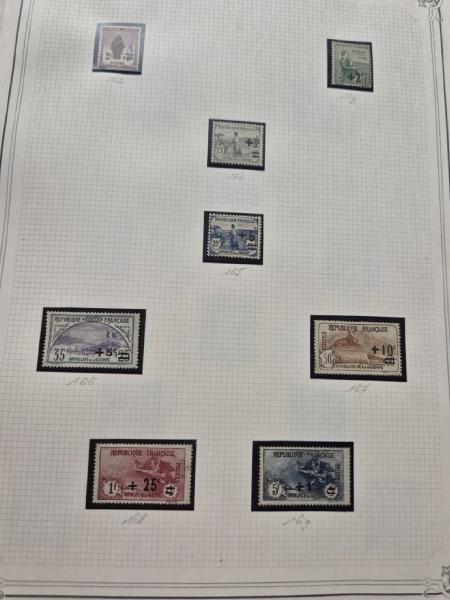 1920-2005, collection de FRANCE neuf en 4 albums Y