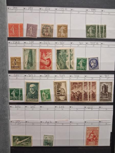 1900-2001, Stock marchand en 9 classeurs de timbres