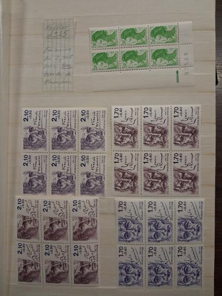 1960-1995, Ensemble de 18 classeurs avec timbres de